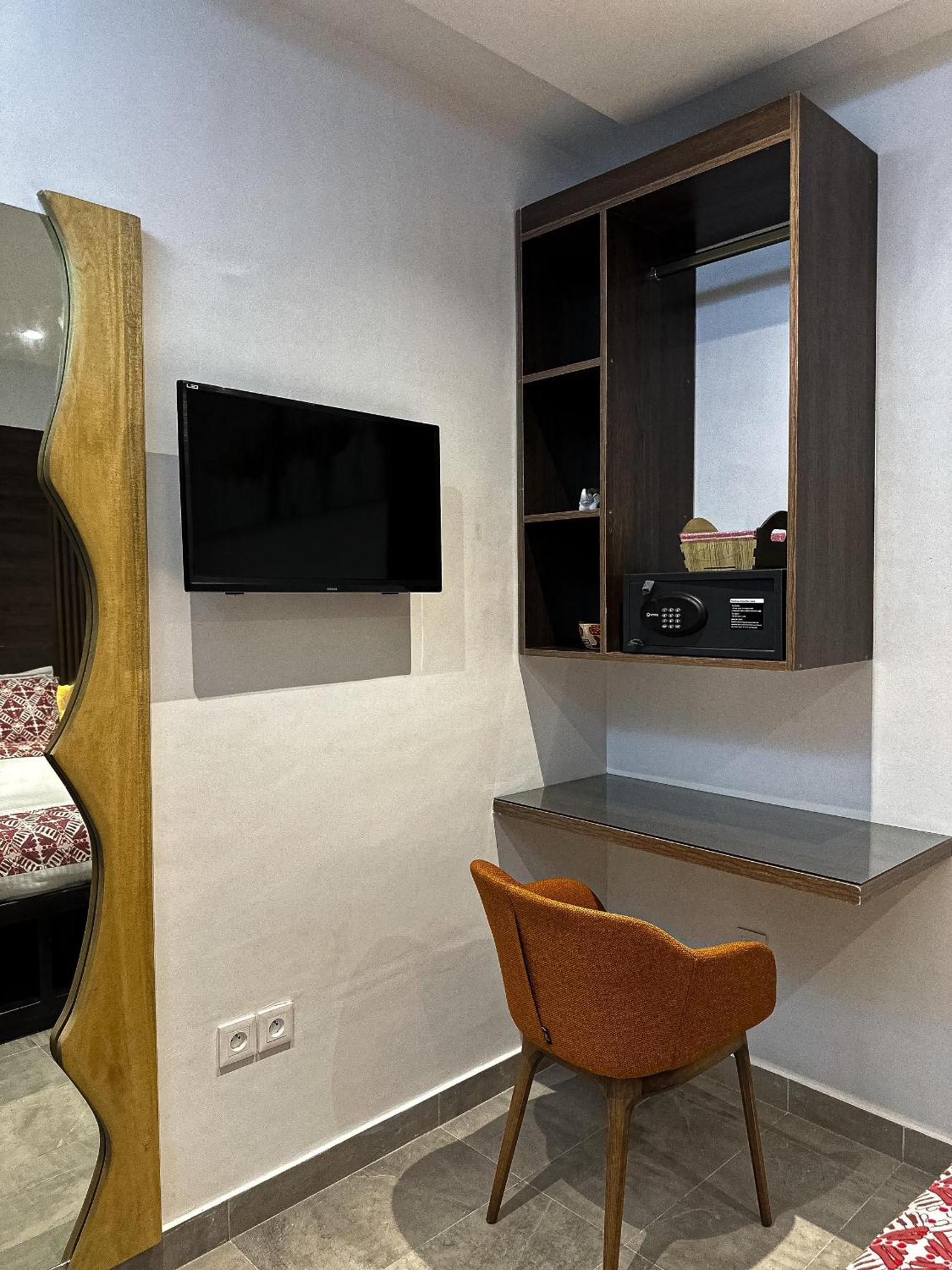 Klik Klak Appart Hotel Котону Екстер'єр фото